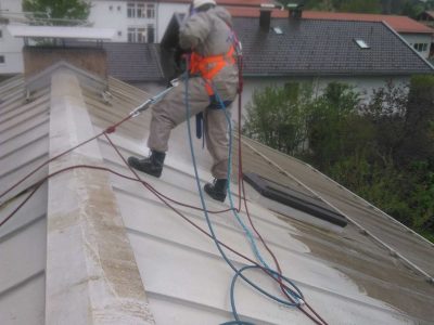 Dachreinigung durch Hochdruckwasserstrahlen 500Bar