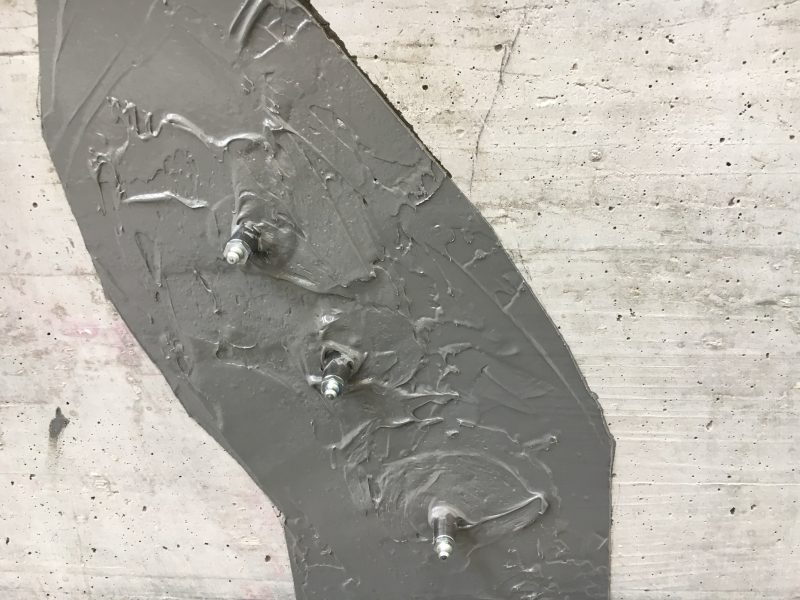 Vorbereitende Arbeiten zur Rissverpressung mit Injektionspacker und Verdämmung